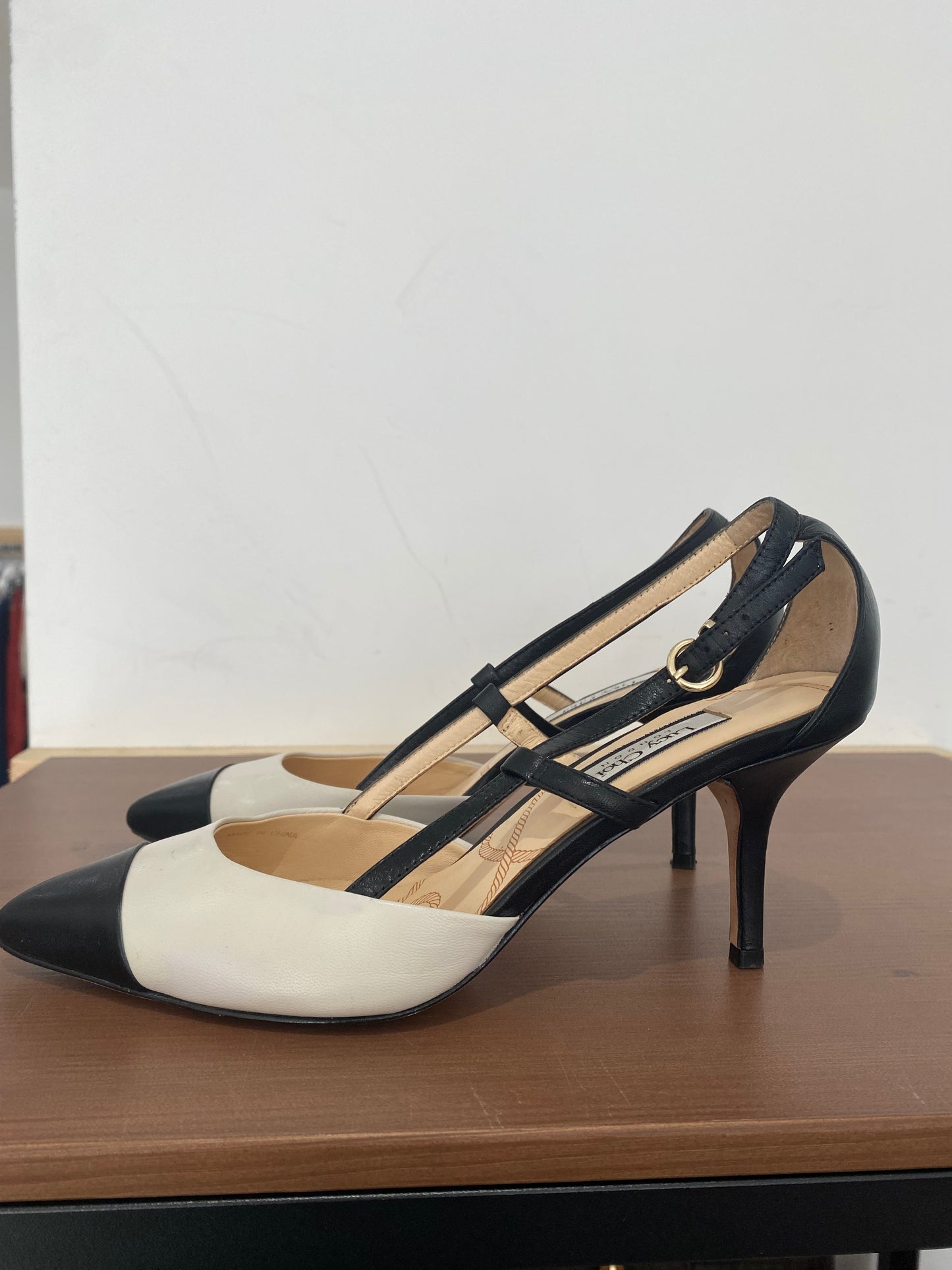 Lucy Choi Black and White Leather Sandals Size 5