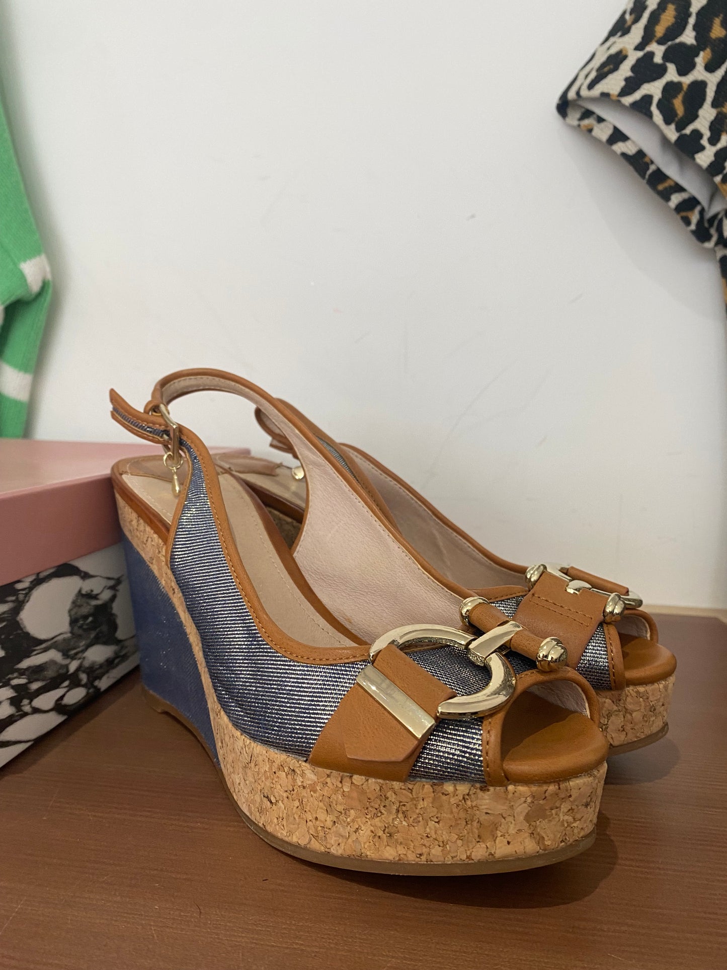 Moda in Pelle silver wedges size 4