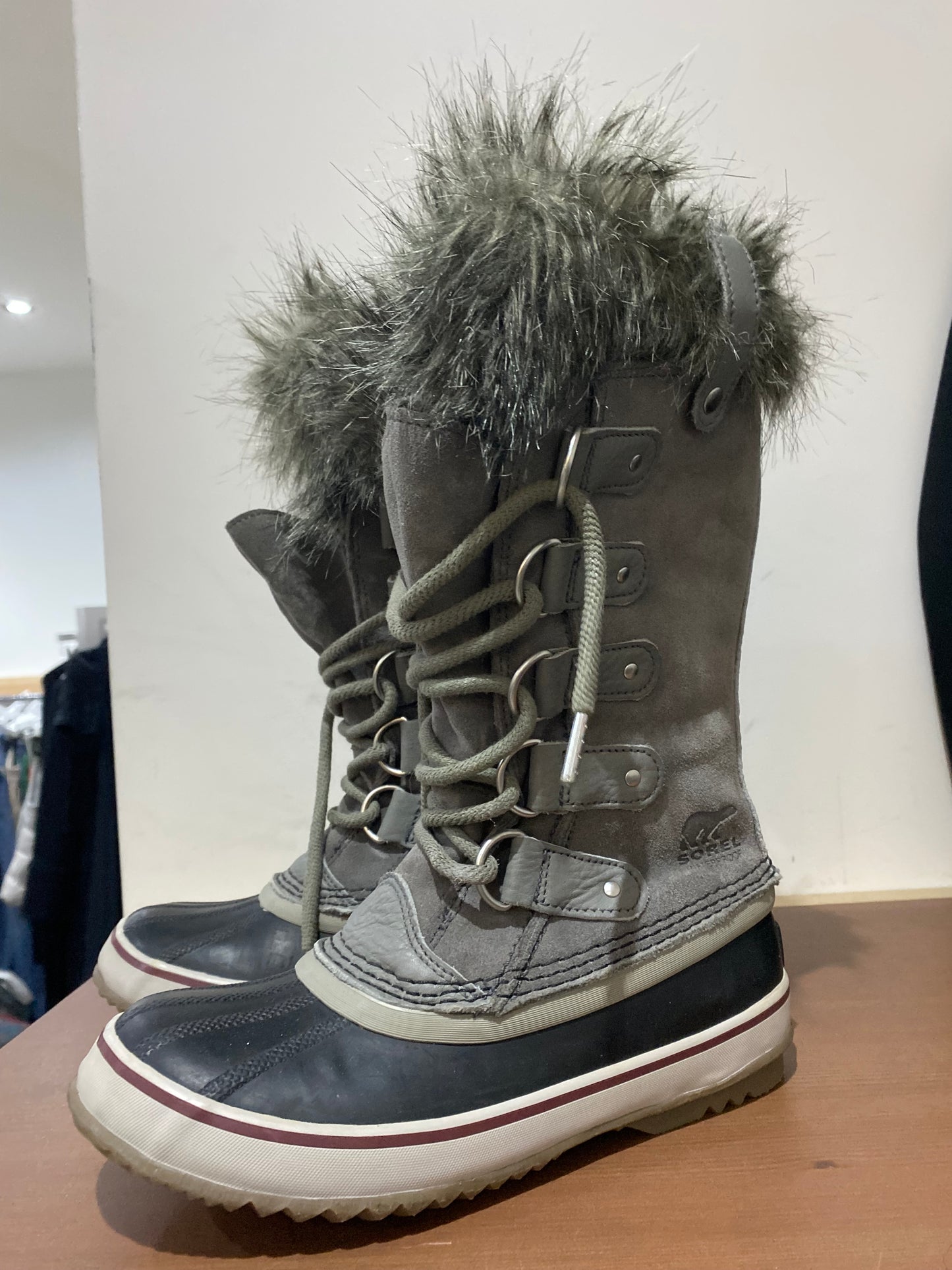 Sorel Grey Snow Boots Size 3