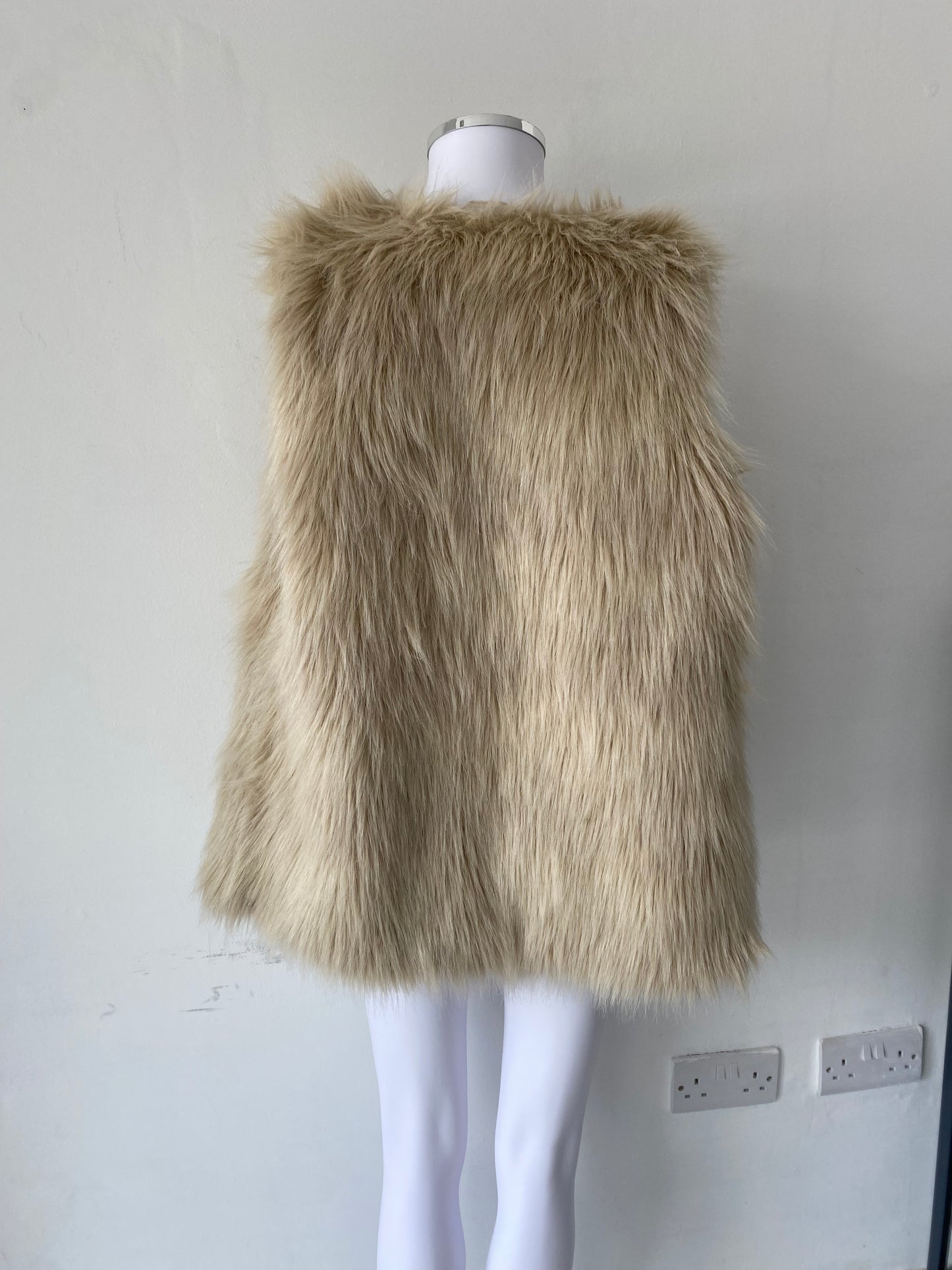 Malvin Women Hamburg Faux Fur Beige Gilet Size Large