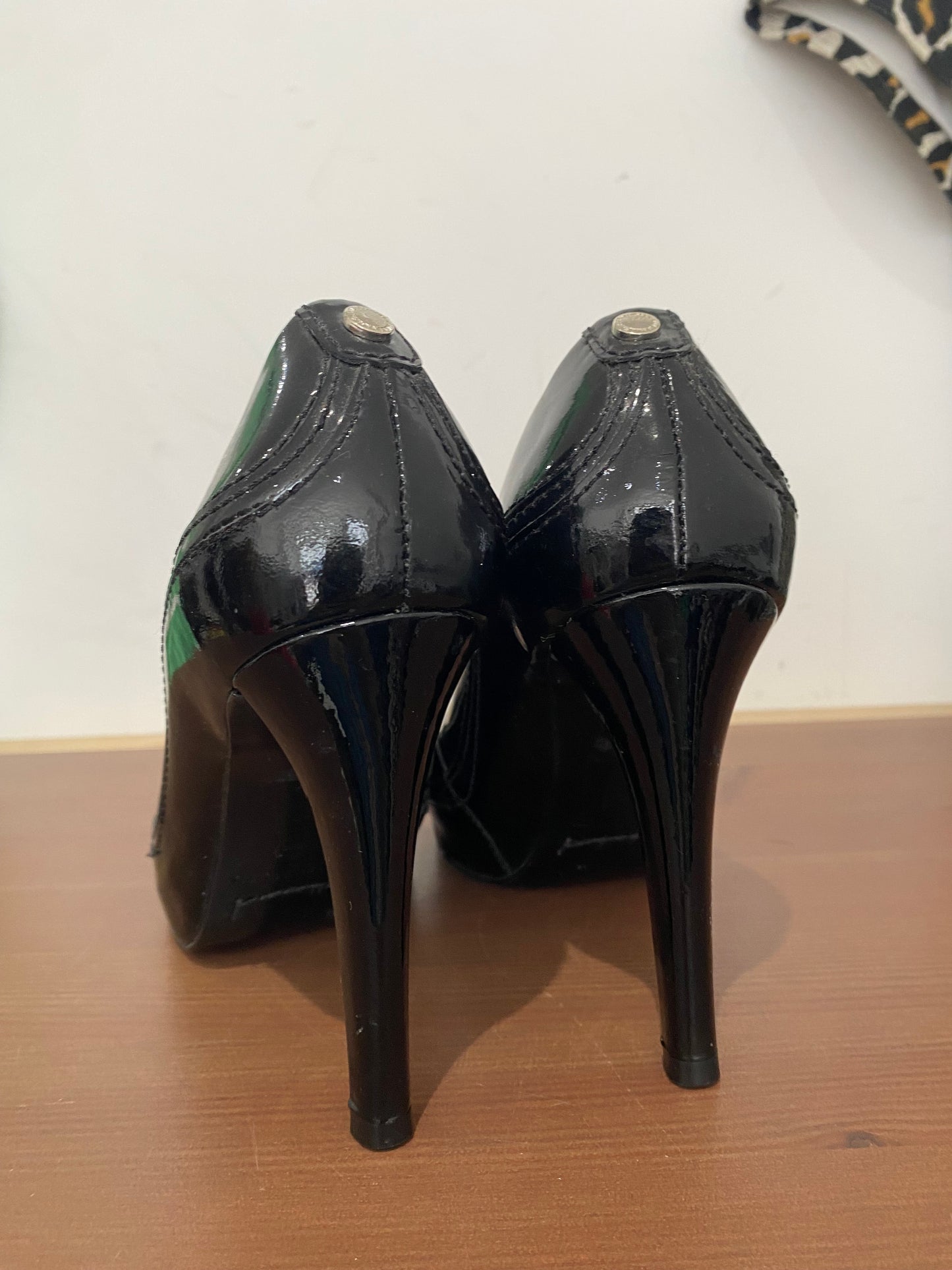 Karen Millen black patent heels size 4