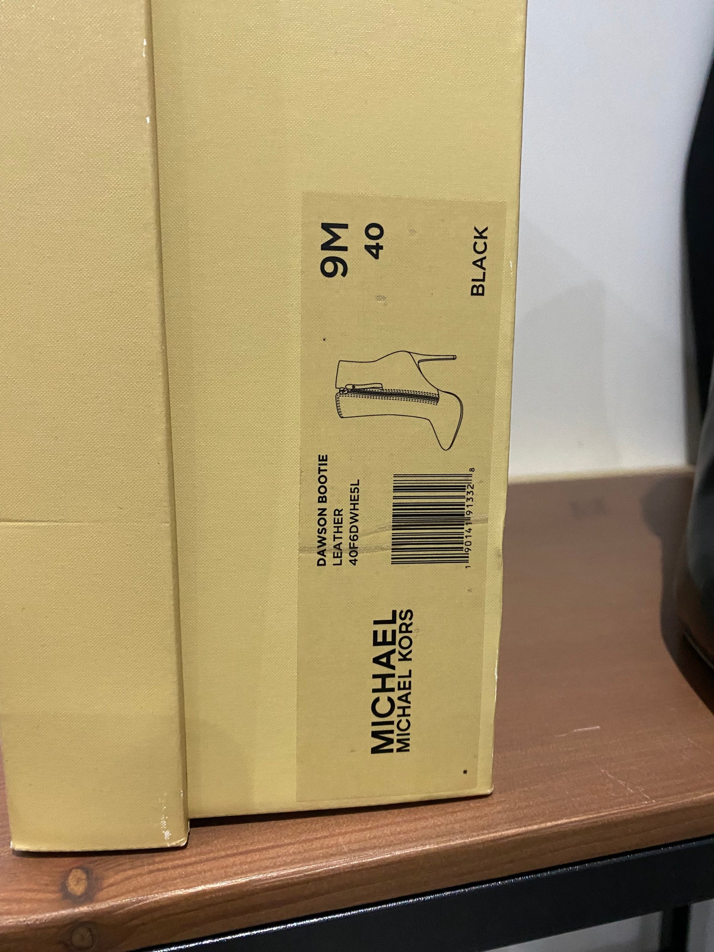 Michael Kors Black Leather Heeled Boots Size 7 with box