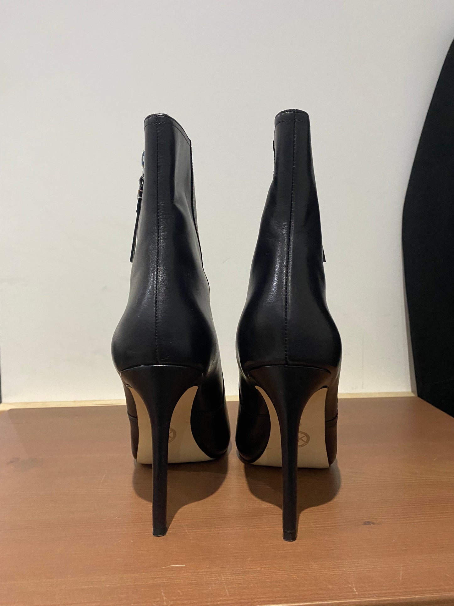 Michael Kors Black Leather Heeled Boots Size 7 with box