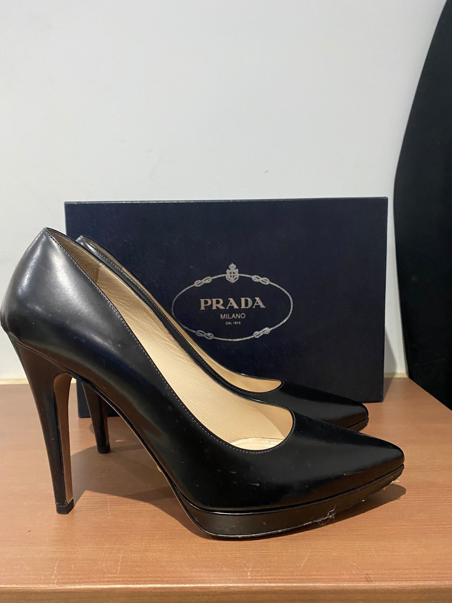 Prada Black Leather Court Shoes Size 7 with box
