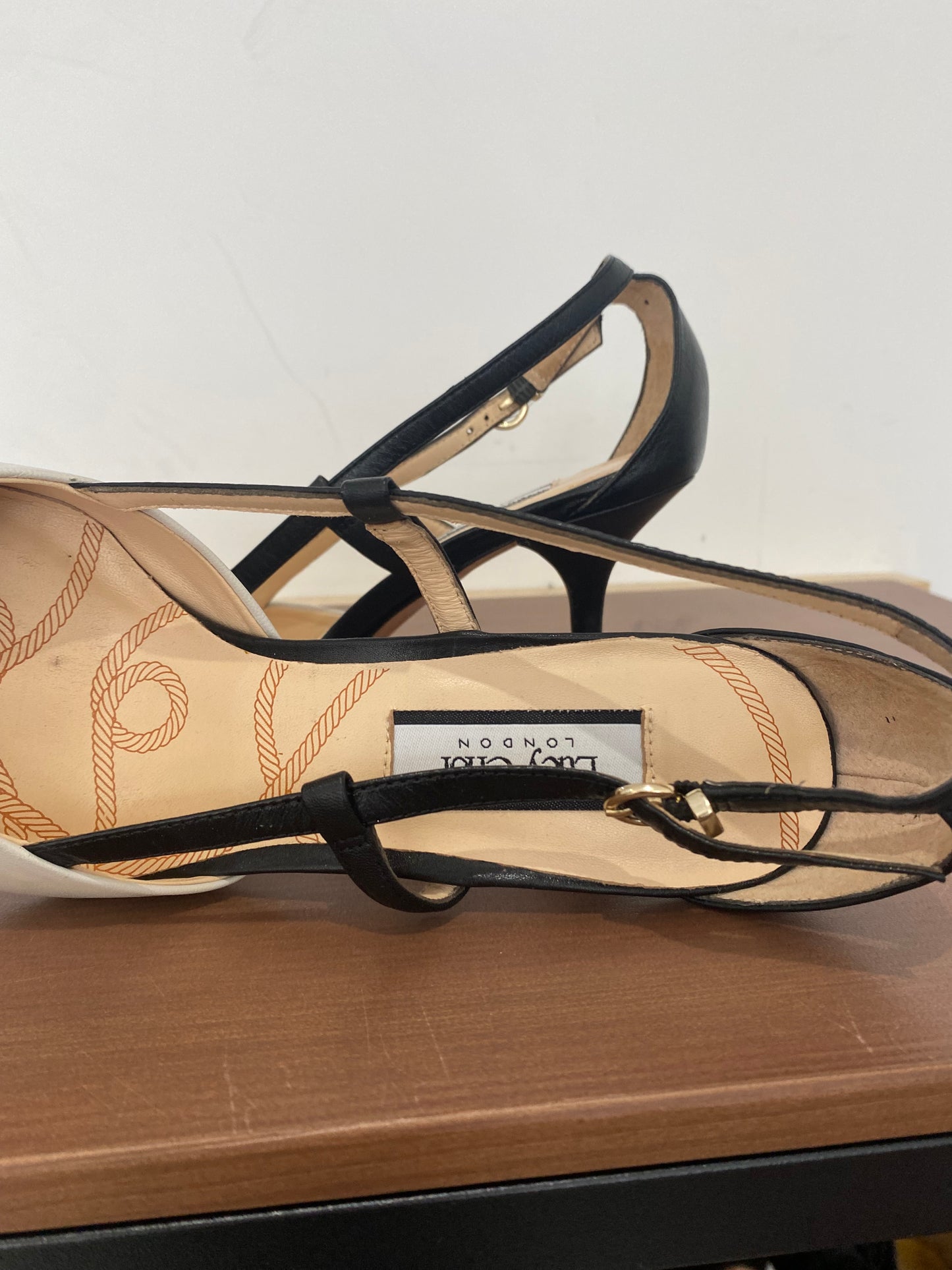Lucy Choi Black and White Leather Sandals Size 5