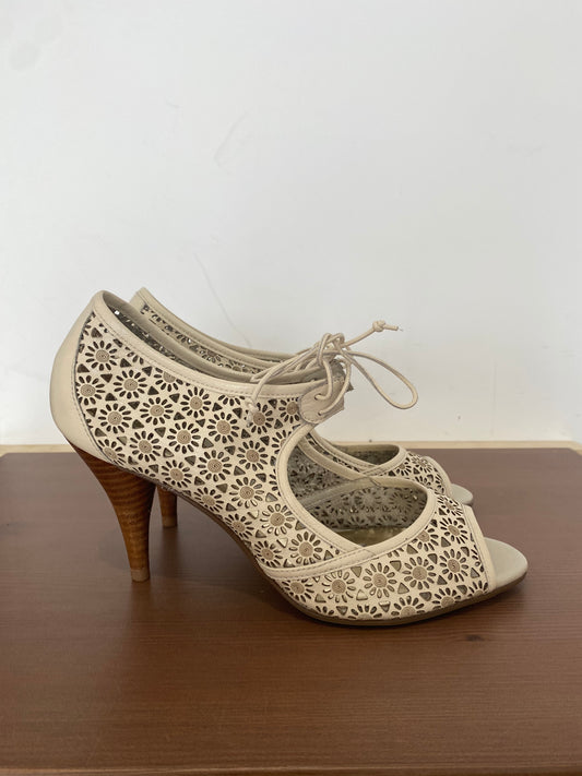 Dune Cream Leather Court Shoes Size 5