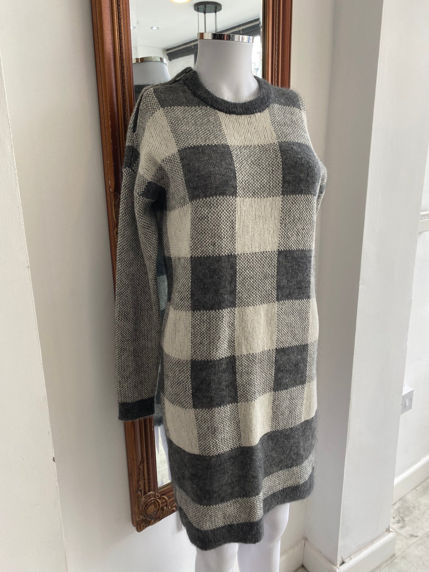 Banana Republic checked knitted dress size 8-10