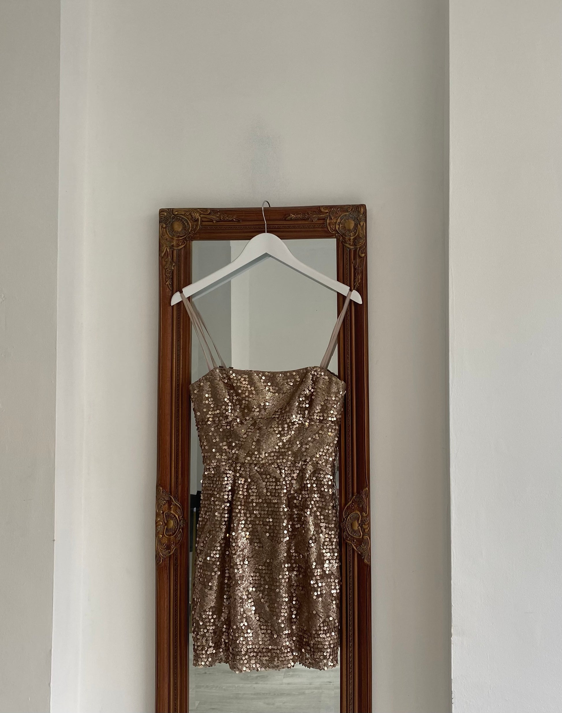 BCBG Gold Sequin Dress Size 6 Follow The Clothes BCBG Gold Sequin Dress Size 6 Follow The Clothes